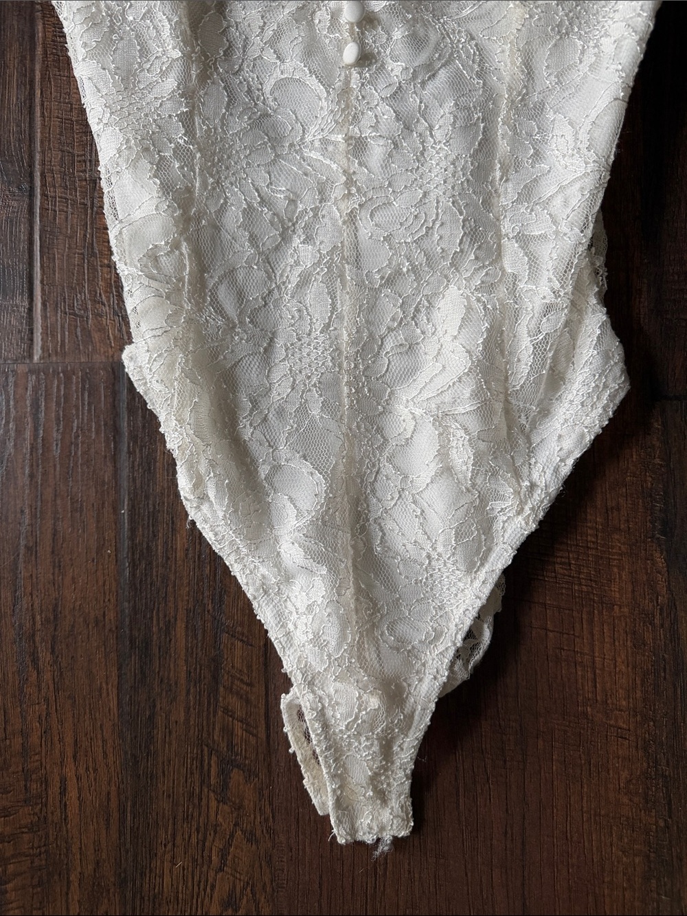 miami White Lace Bodysuit Camisole with Pearl Buttons - Picture 3 of 6
